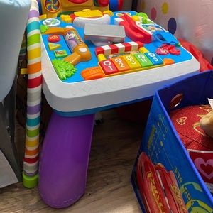 Laugh and Learn Around the Town Learning Table